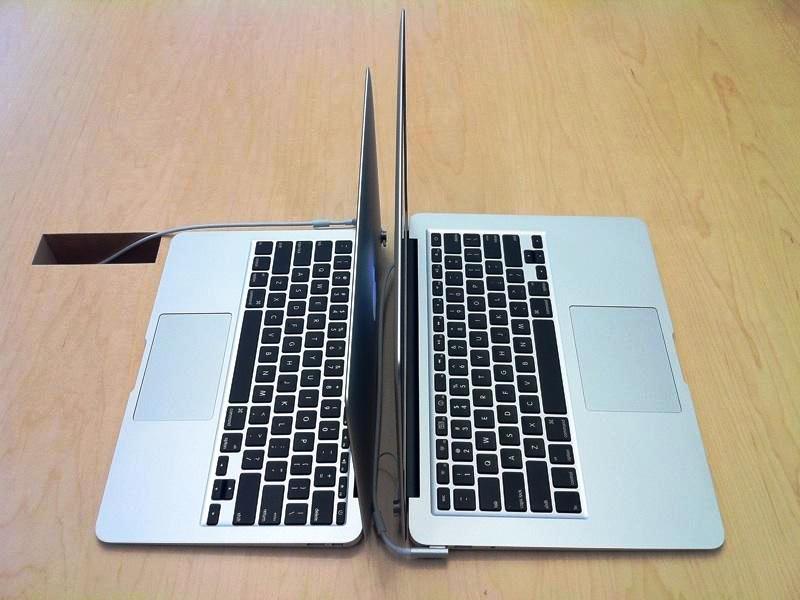 Есть две версии MacBook Air